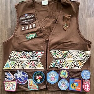 Vtg Girl Scouts Brownie Vest Early 2000s Over 80 Patches USA Size Medium
